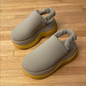 EUC Sunnei Chunky Slingback Platform Slip-On in Taupe Yellow Sole Made in Italy